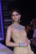 Model walks the ramp for Saboo Fine Jewels Show at IIJW Day 4 on 22nd Aug 2012 (131).JPG